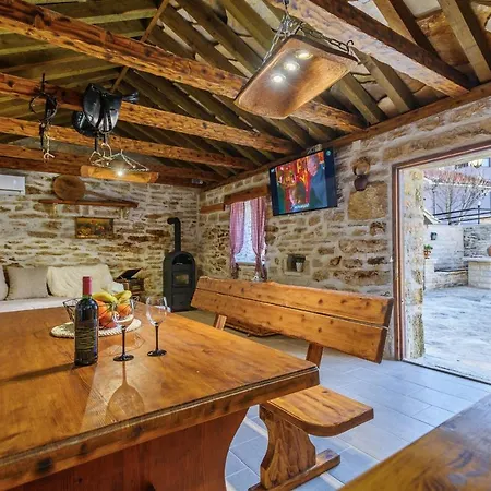 Tatil Evi House Oak Tree Medvida