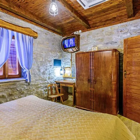 House Oak Tree Tatil Evi